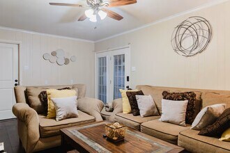 317 Willow Wood Ln in Desoto, TX - Foto de edificio - Building Photo
