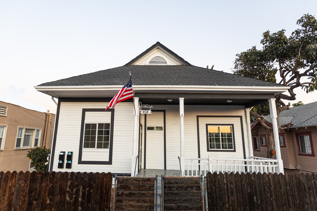 210 Belmont Ave in Los Angeles, CA - Building Photo