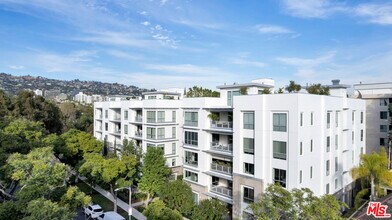450 S Palm Dr in Beverly Hills, CA - Building Photo - Building Photo