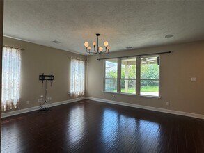 4911 Lattimore Creek Dr in Houston, TX - Building Photo - Building Photo