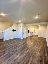 1202 NW Upas Pl in Redmond, OR - Foto de edificio - Building Photo