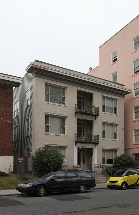 Granberg Apartments in Seattle, WA - Building Photo