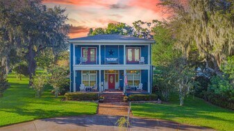 126 E Palmetto Ave in Howey In The Hills, FL - Building Photo