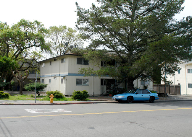 462 March Ave in Healdsburg, CA - Building Photo - Building Photo