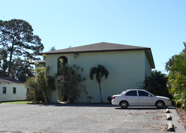 1928 Grace Ave in Ft. Myers, FL - Foto de edificio - Building Photo