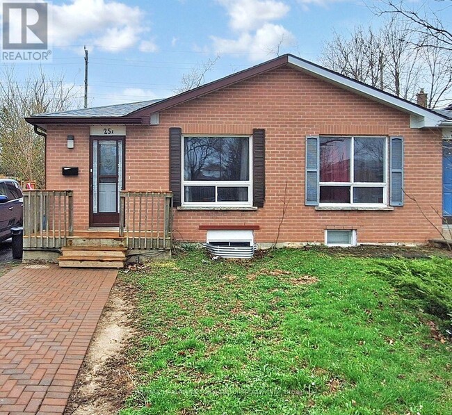25 A College Crescent