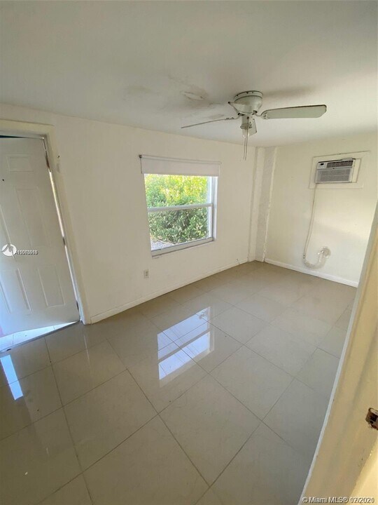 550 NW 30th St-Unit -1 in Miami, FL - Building Photo