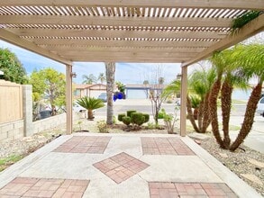 10216 Empress Ave in San Diego, CA - Foto de edificio - Building Photo