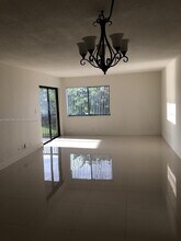 151 Lakeview Dr in Weston, FL - Building Photo - Building Photo