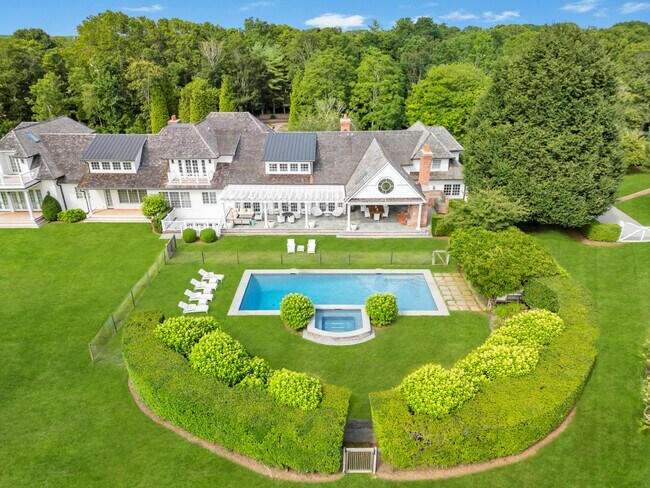 1 Green Hollow Rd in East Hampton, NY - Building Photo - Building Photo