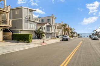 420 Marine Ave in Manhattan Beach, CA - Building Photo - Building Photo