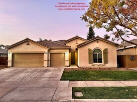 3126 W Perez Ave in Visalia, CA - Building Photo