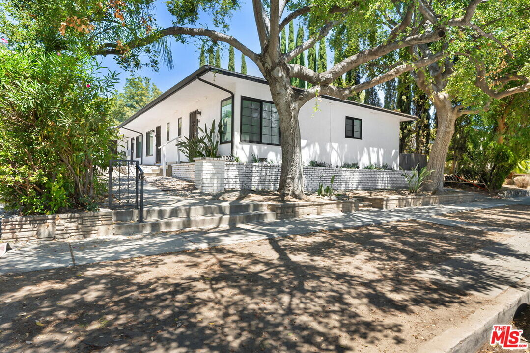 2007 E Villa St in Pasadena, CA - Building Photo