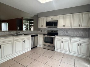 8706 Belle Glen Dr in Houston, TX - Foto de edificio - Building Photo