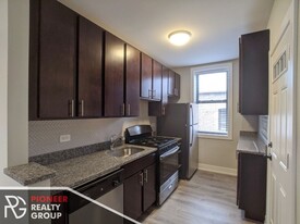 703 W Brompton Ave, Unit 3 Apartments