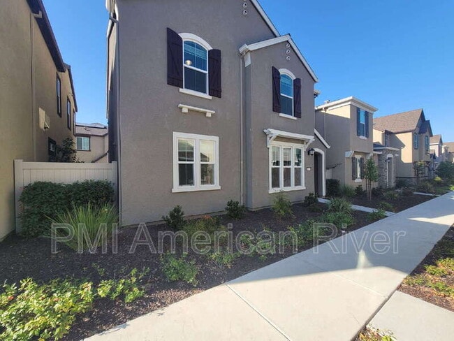 6025 Dragon Hawk Pl in Roseville, CA - Building Photo - Building Photo