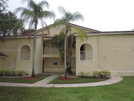 663 Vista Isles Dr in Plantation, FL - Building Photo