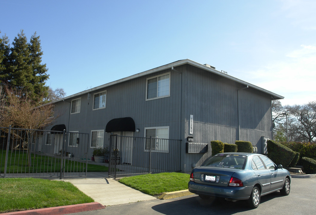 9014 Thornton Rd in Stockton, CA - Building Photo