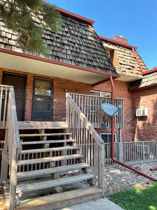 property at 5491 E Warren Ave