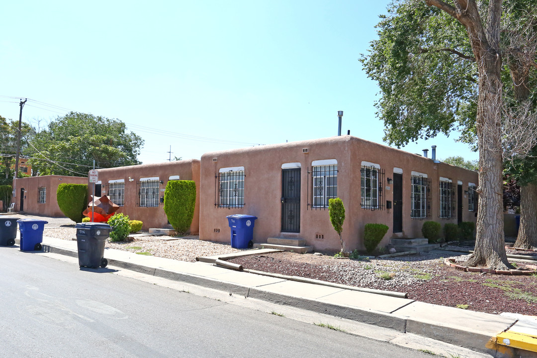 200-202 Vassar Dr SE in Albuquerque, NM - Building Photo