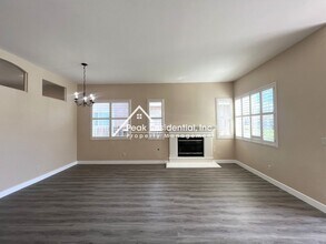 6017 Snow Leopard Cir in Elk Grove, CA - Building Photo - Building Photo