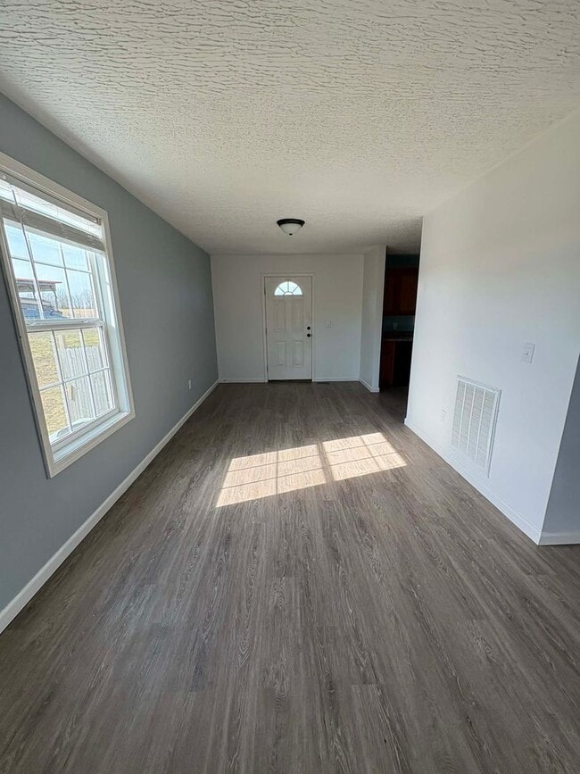 145 Jack Hunt Rd in Tompkinsville, KY - Building Photo - Building Photo