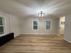 733 E Pear St in Vineland, NJ - Foto de edificio - Building Photo