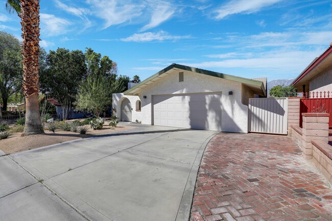 35069 Plumley Rd in Cathedral City, CA - Foto de edificio - Building Photo