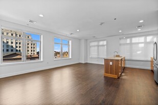 425 Boylston St, Unit 7 in Boston, MA - Building Photo