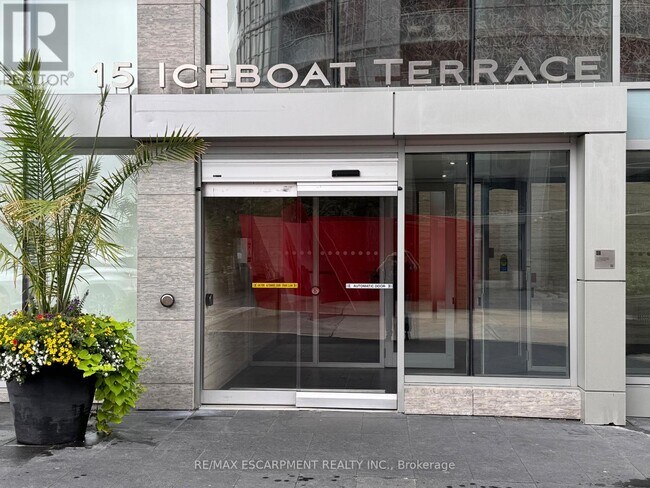 15 Iceboat Terr in Toronto, ON - Building Photo - Building Photo