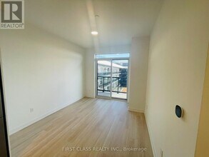 5105 Hurontario St in Mississauga, ON - Building Photo - Building Photo