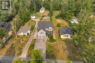 3211 Oak St in Innisfil, ON - Building Photo - Building Photo