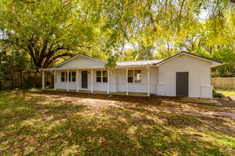 181 E Center St in Perry, FL - Foto de edificio - Building Photo