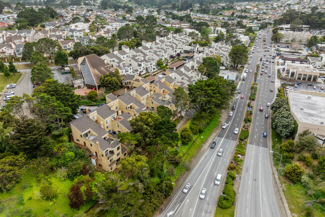 Colina in South San Francisco, CA - Building Photo - Building Photo