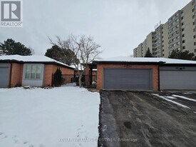 65 Fiddlers Green Rd in London, ON - Building Photo