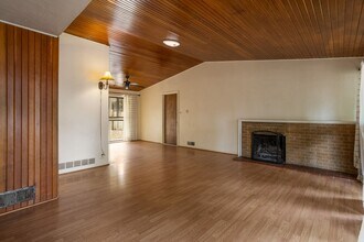 2834 La Veta Dr in Albuquerque, NM - Building Photo - Building Photo