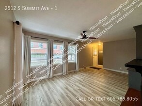 2512 S Summit Ave in Sioux Falls, SD - Building Photo - Building Photo