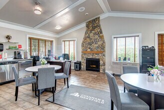 Centrepointe Apartments in Everett, WA - Building Photo - Building Photo