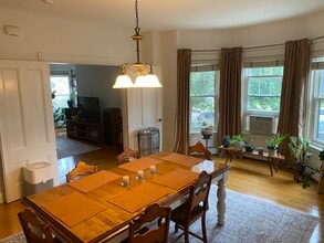 27 Holton St, Unit 1 in Medford, MA - Foto de edificio - Building Photo