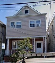 129 W 20th St in Bayonne, NJ - Building Photo