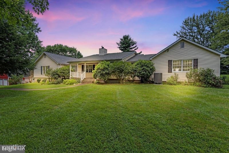 11895 Folly Ln in Lovettsville, VA - Foto de edificio