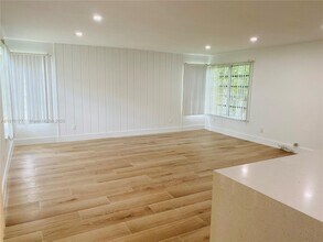 8130 SW 37th Terrace in Miami, FL - Building Photo - Building Photo