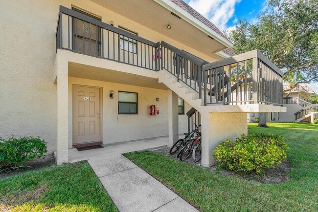 6736 Palmetto Cir S in Boca Raton, FL - Foto de edificio - Building Photo