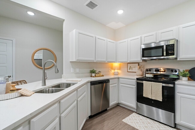Landmark at NinetyNine in Richmond, TX - Building Photo - Interior Photo