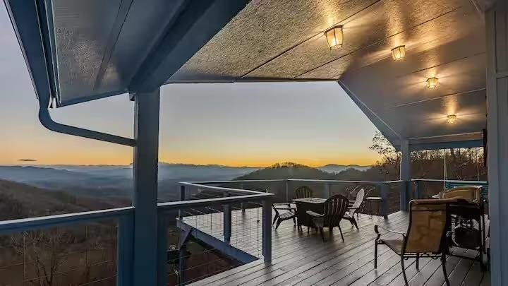 608 Flowers Gap Rd in Franklin, NC - Building Photo