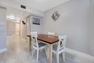 1532 Drexel Ave, Unit 202 in Miami Beach, FL - Building Photo - Building Photo