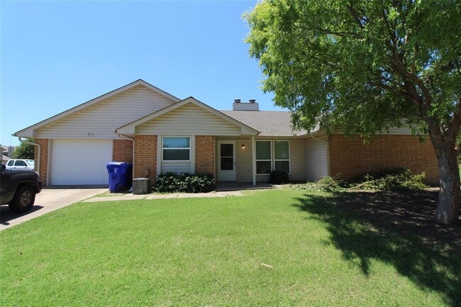 211 Skylark Ct in Norman, OK - Building Photo - Building Photo