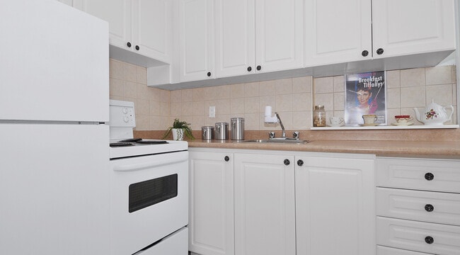 214 St George St in Toronto, ON - Building Photo - Building Photo