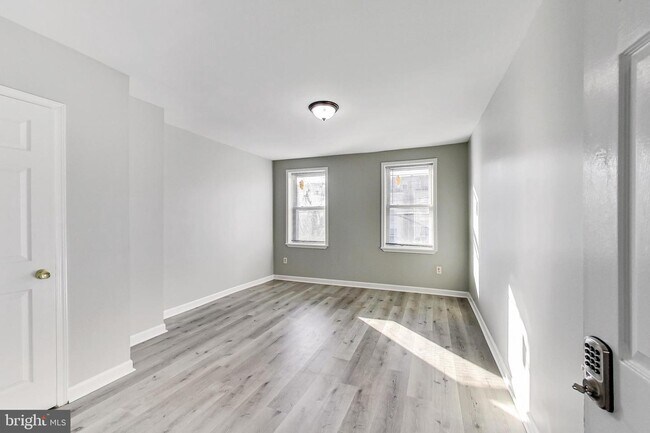 1905 W Fairmount Ave photo'