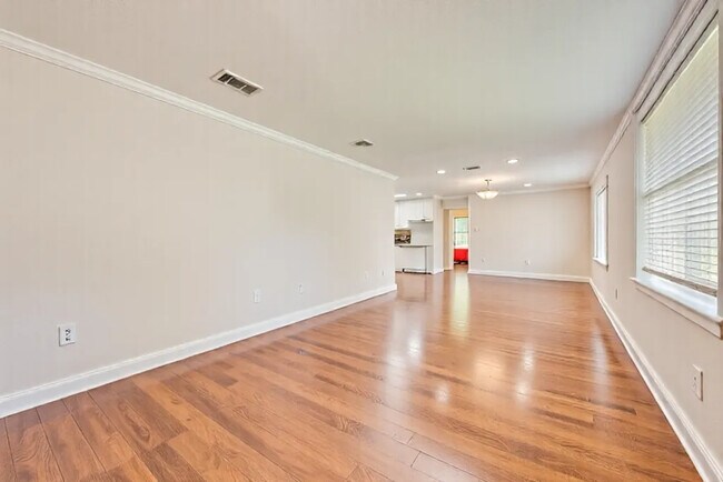 711 Broadway Ave in Euless, TX - Building Photo - Building Photo